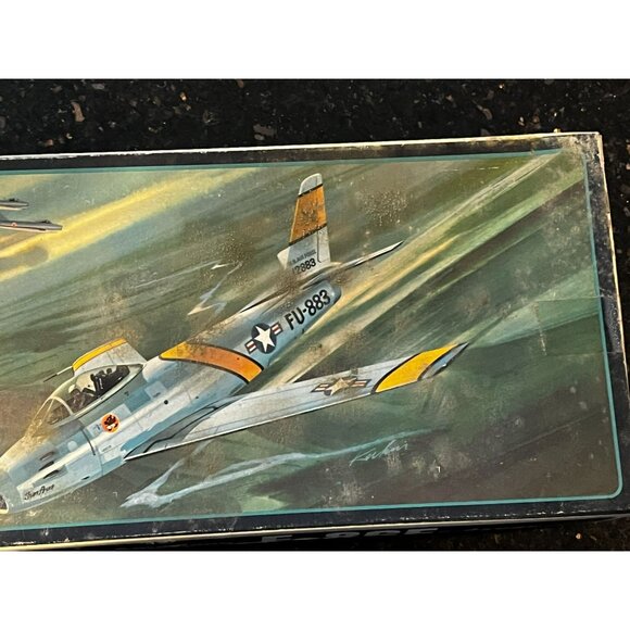 North American F-86F Sabre 1/72 Scale Model Kit A-627:100 AMT sealed - Picture 2 of 8